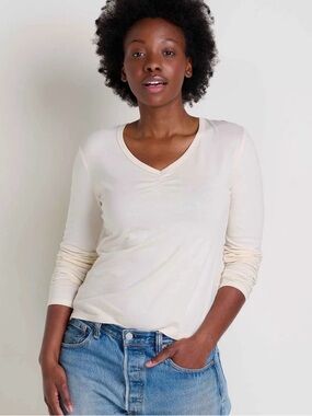 Toad and Co. long sleeve rose ivory T-shirt, gathered V-neck medium NWT